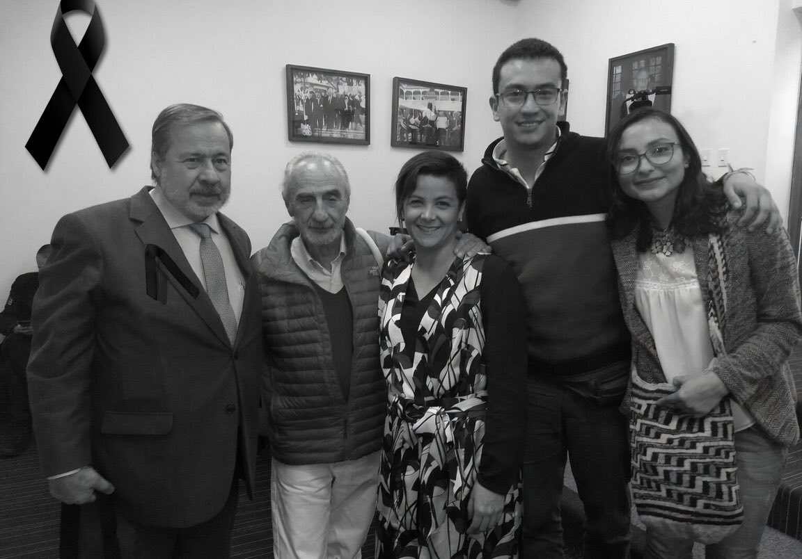 jmojicaflorez's tweet photo. Que la tierra le sea leve a Gustavo Gallón Giraldo. Defensor de derechos humanos, maestro, jefe, amigo. Seguiremos tu ejemplo y defenderemos tu legado. Siempre en la defensa de la vida y de los derechos humanos, hasta que la paz sea posible en Colombia https://t.co/zTgWKmKuw6