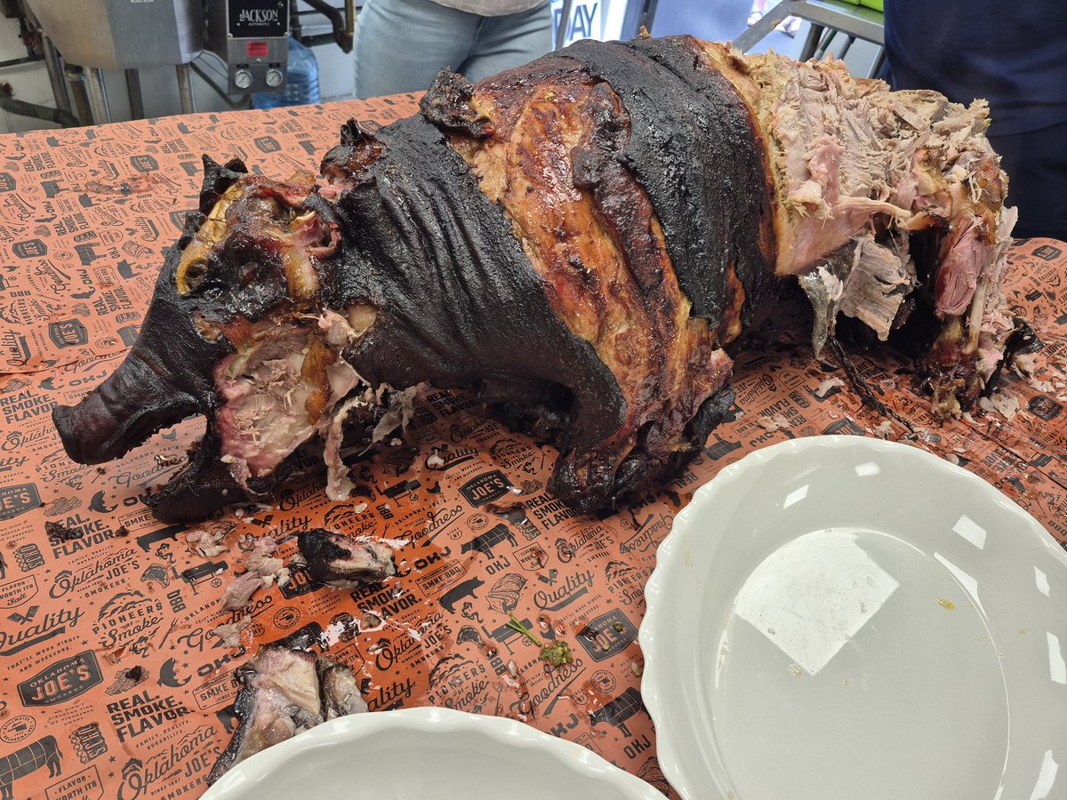 Brandon_SM101's tweet photo. Cut him up REEEAL good! 🐷 https://t.co/truk4Cv85K