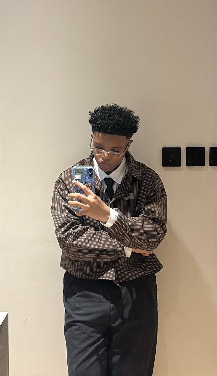 roobiali2's tweet photo. 🖤🤎 https://t.co/rdttVBgbhZ