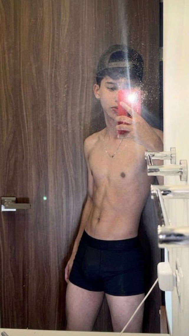 motocarterhater's tweet photo. Eduwetss en boxer. 🔥🥴 https://t.co/wvDiDty3Ij