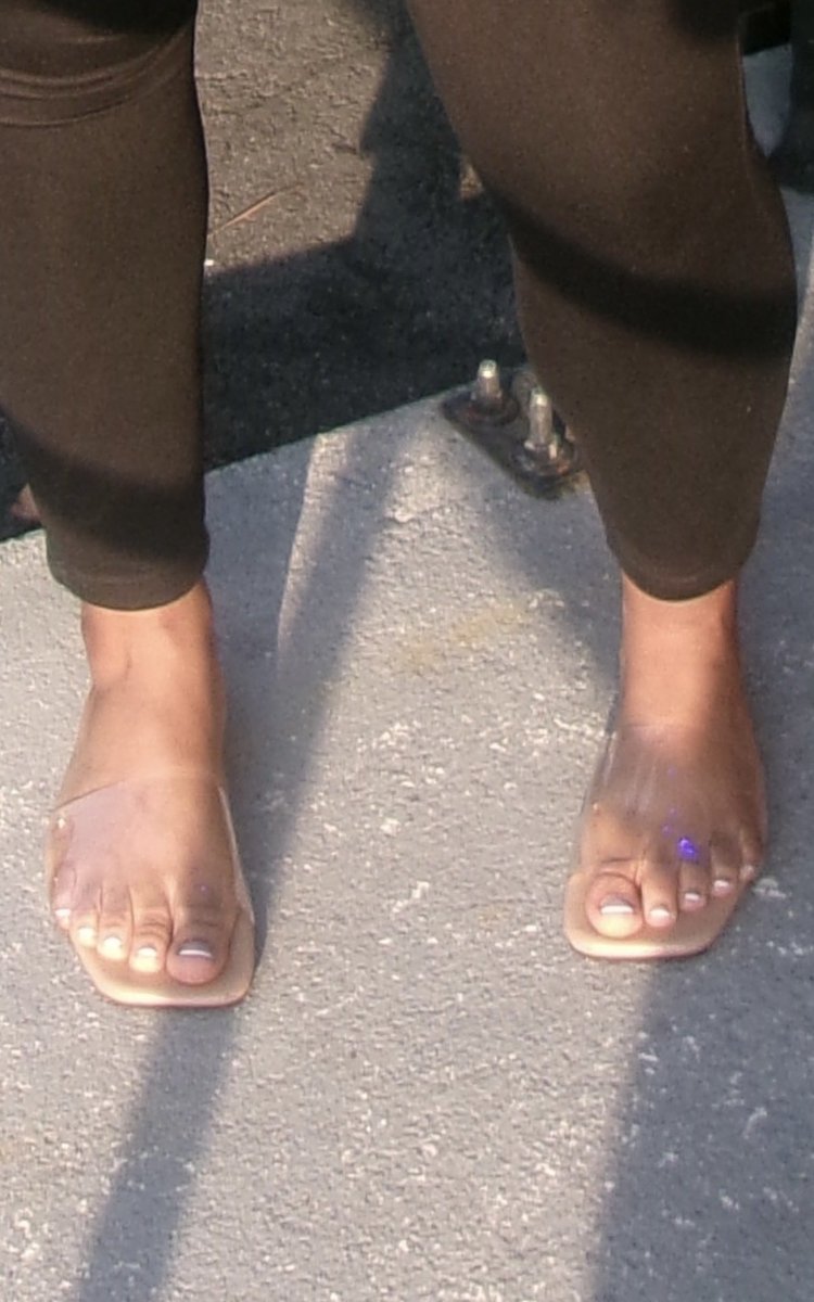 nini_alan's tweet photo. Don’t be shy… say hello. 👣
#paypig #findom #feetfetısh #feetpic https://t.co/a1ZiBFwQJM