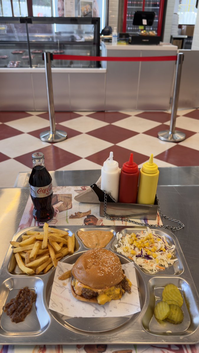 The BurgerHolic tweet media