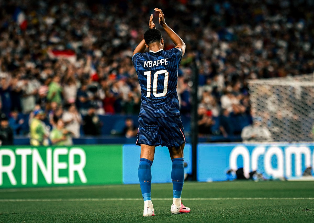 TwhiteHeartt's tweet photo. Kylian Mbappe Will Play Football today👑. https://t.co/m0ZaKork7A