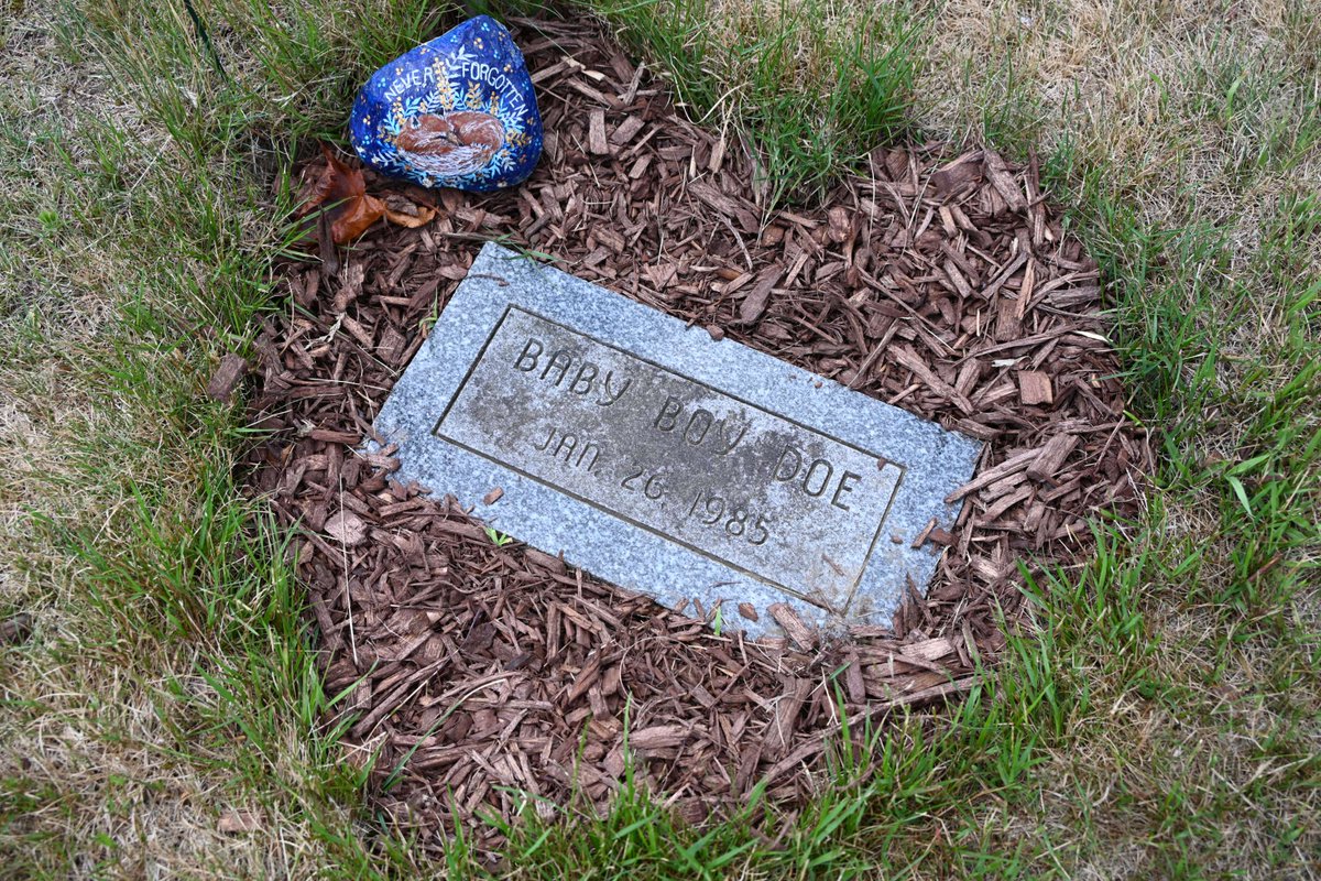 FBIBoston's tweet photo. 🚨#BREAKING: Thanks to #FBI Boston's Cold Case Team & @MassStatePolice assigned to the Bristol County District Attorney's Office, there's been a significant break in the case of a 1985 unsolved homicide of an infant known as 'Baby Boy Doe' of Mansfield, MA. 

Special Agent in Charge Ted Docks joined our partners at a news conference today to announce that the baby's alleged killer has been brought to justice. Dianne Curry Peck, 59, of Attleboro, MA, is now accused of murdering her own son 41 years ago.

#FBI Boston, utilizing investigative genetic genealogy, funded the development of a DNA profile from the infant's remains that led to the identification of Peck as the baby's
mother which the FBI & our partners later confirmed through DNA testing & traditional investigative work. This was a critical development that assisted investigators in uncovering the circumstances leading to this newborn's death, and no doubt has brought renewed hope and momentum to a case that many feared would never be solved. 

Watch Special Agent in Charge Ted Docks & our partners announce this major breakthrough ➡️ https://t.co/U49k2IpWPr