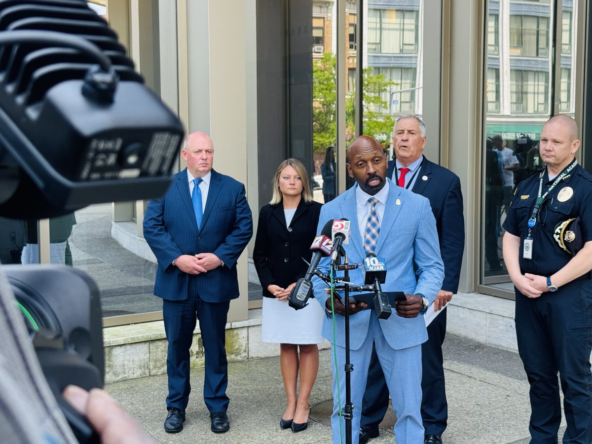 FBIBoston's tweet photo. 🚨#BREAKING: Thanks to #FBI Boston's Cold Case Team & @MassStatePolice assigned to the Bristol County District Attorney's Office, there's been a significant break in the case of a 1985 unsolved homicide of an infant known as 'Baby Boy Doe' of Mansfield, MA. 

Special Agent in Charge Ted Docks joined our partners at a news conference today to announce that the baby's alleged killer has been brought to justice. Dianne Curry Peck, 59, of Attleboro, MA, is now accused of murdering her own son 41 years ago.

#FBI Boston, utilizing investigative genetic genealogy, funded the development of a DNA profile from the infant's remains that led to the identification of Peck as the baby's
mother which the FBI & our partners later confirmed through DNA testing & traditional investigative work. This was a critical development that assisted investigators in uncovering the circumstances leading to this newborn's death, and no doubt has brought renewed hope and momentum to a case that many feared would never be solved. 

Watch Special Agent in Charge Ted Docks & our partners announce this major breakthrough ➡️ https://t.co/U49k2IpWPr