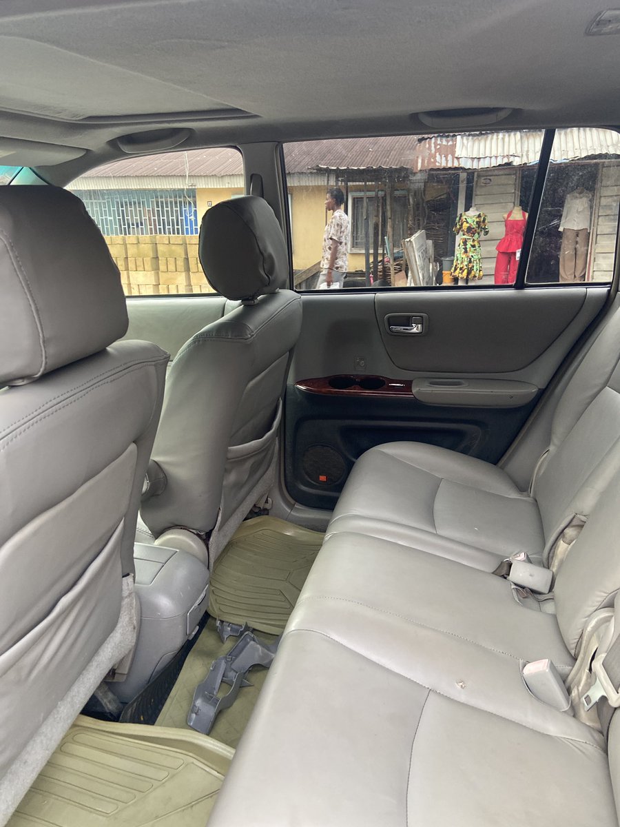 Starrywalter01's tweet photo. Toyota Highlander 2005 model 

Price ; 6.7m  slightly negotiable 

GREAT DEAL
Dm let’s deal before you hear sold.. https://t.co/GEFt7bCibO