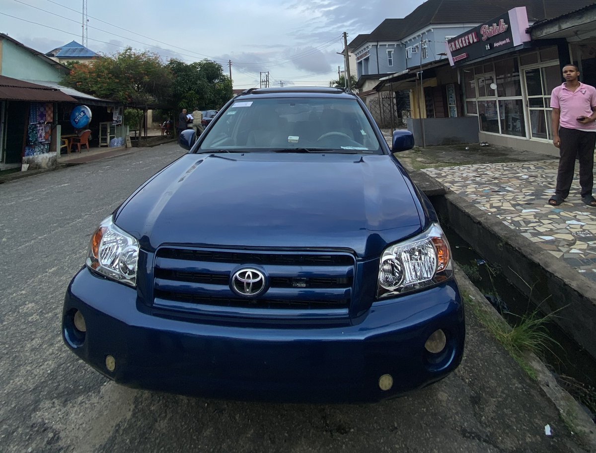 Starrywalter01's tweet photo. Toyota Highlander 2005 model 

Price ; 6.7m  slightly negotiable 

GREAT DEAL
Dm let’s deal before you hear sold.. https://t.co/GEFt7bCibO