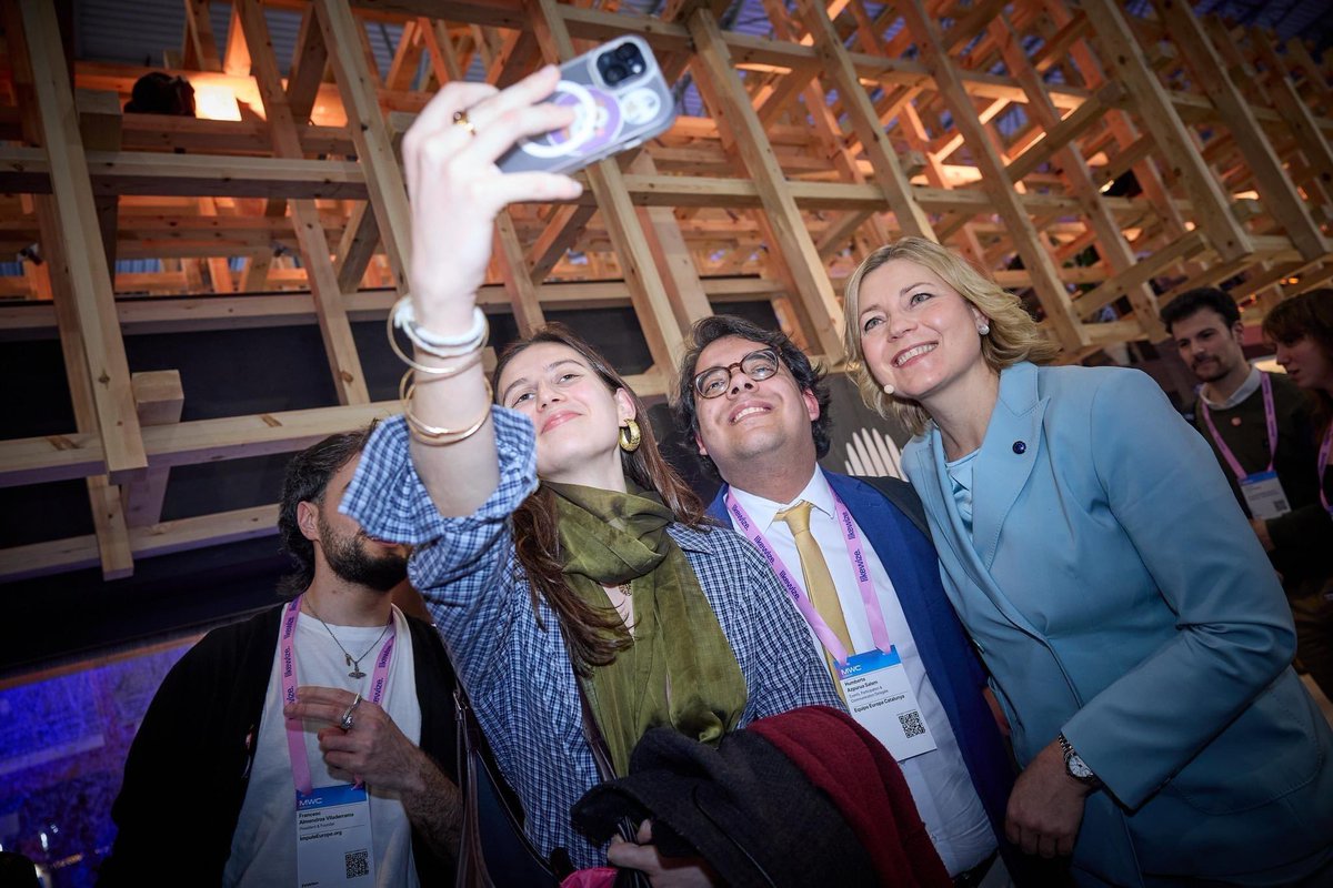 HennaVirkkunen's tweet photo. Social media can connect, engage &amp; inspire.

But we cannot ignore its impact on young people.

That’s why we’ve launched a €1.48M call for proposals to create &amp; test safer, more inclusive social media platforms and features designed with young users in mind.

#SocialMediaDay https://t.co/tvbeImZGNq