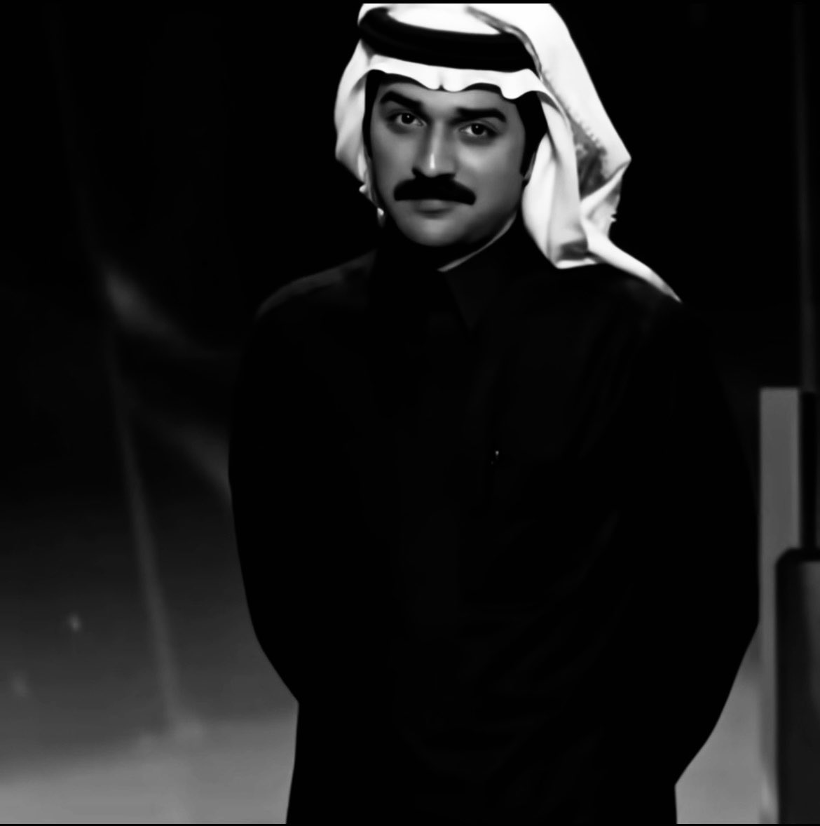 O_llle1's tweet photo. من الجوي وانا ملاحظه قوة الشبه بين الامير بدر بن عبدالمحسن الله يرحمه وبراء عالم https://t.co/GamDHDwM1P