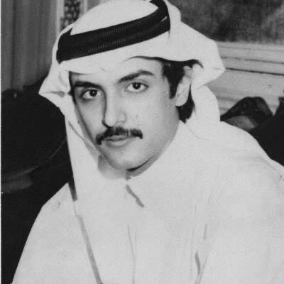 O_llle1's tweet photo. من الجوي وانا ملاحظه قوة الشبه بين الامير بدر بن عبدالمحسن الله يرحمه وبراء عالم https://t.co/GamDHDwM1P