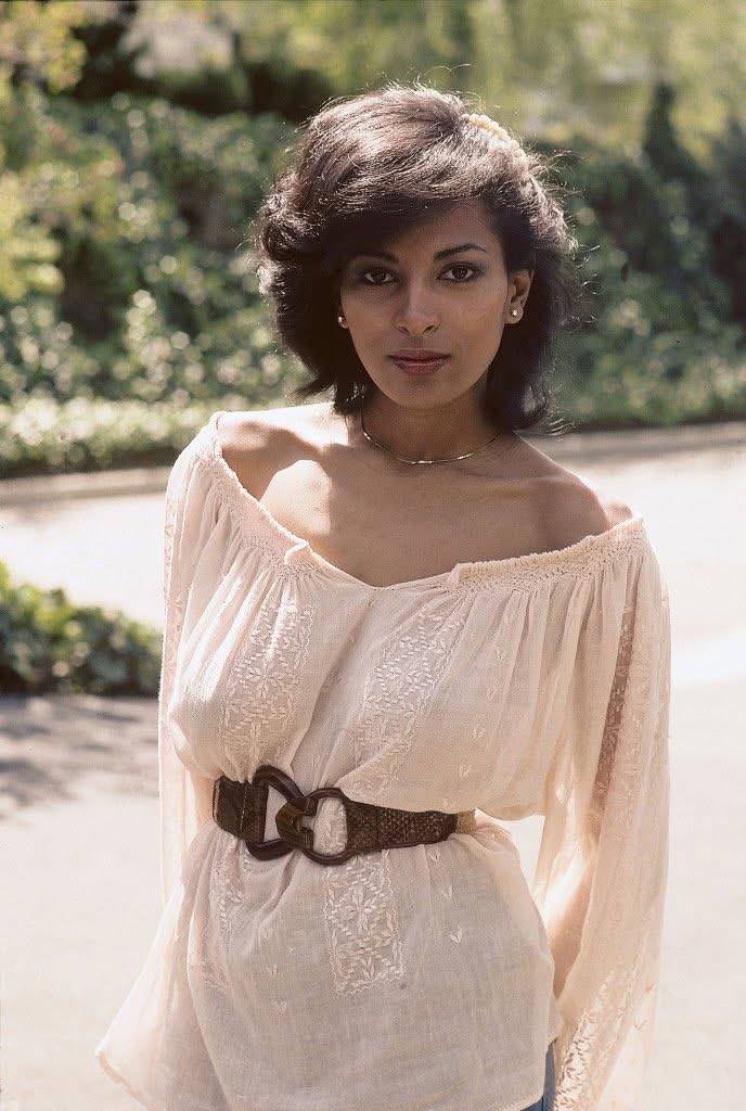 freakoutsideofx's tweet photo. Pam Grier photographed by Moneta Sleet Jr. for Ebony magazine, 1976. https://t.co/XHD66guy41