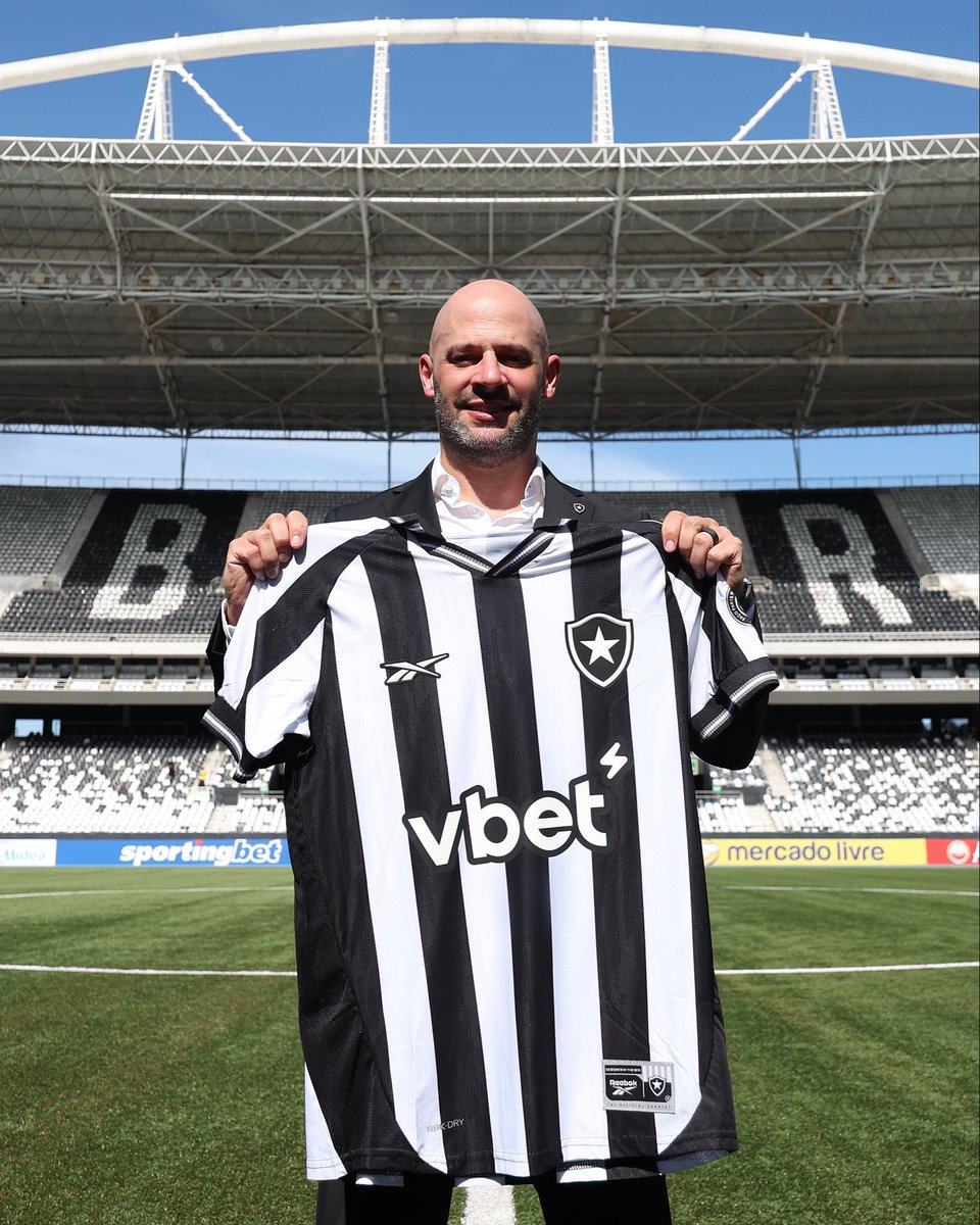 informafogo's tweet photo. Vasco da Gama já tem um acerto com Franclim Carvalho, mas o português não está convencido, já que o clube está sendo comandado por uma interventora judicial.

O técnico gostou do projeto apresentado por Admar, da valorização salarial do Vasco, mas disse que só pretende finalizar o negócio caso saiba quem "manda" no clube. Além da proximidade com Admar, Franclim também gosta de Pedrinho. 

— @geglobo