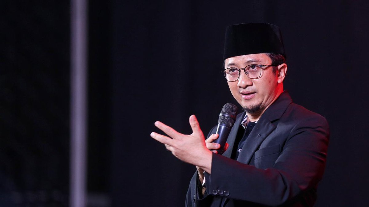 _mardial_'s tweet photo. "gimane kalo kita bikin jenis permainan olahraga baru buat orang-orang kaya yang fomo, nama olahraga nye 'Balap Sedekah' whooa mantep gak tuh" https://t.co/8SOtUJtMaR