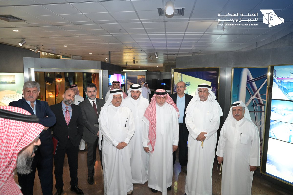 RCJY_Jubail's tweet photo. التقى الرئيس التنفيذي
م. محمود الذيب @_maltheeb
بعدد من المستثمرين ورواد الأعمال، وجرى خلال اللقاء مناقشة أبرز الفرص الاستثمارية والممكنات التي توفرها الهيئة الملكية بالجبيل ومدينة رأس الخير للصناعات التعدينية، كما اطّلعوا عبر زيارة لمركز الزوار على قصة إنشاء وتشغيل وتطوير مدينة #الجبيل_الصناعية بالإضافة لجولة في المنطقة السكنية.

#صناعة_وحياة