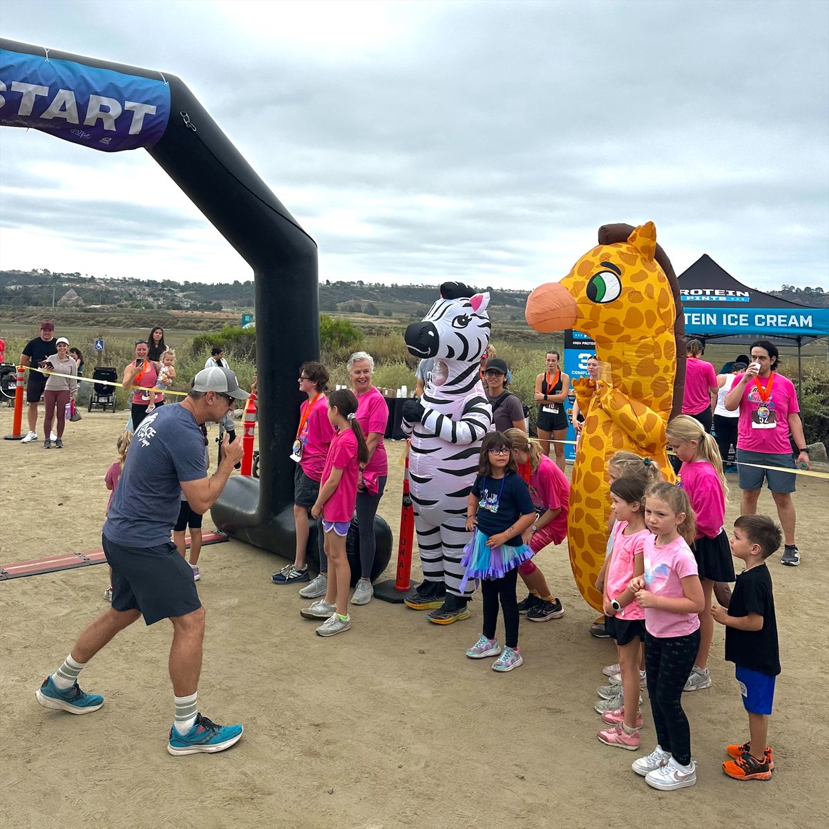 PacBio's tweet photo. What a weekend! We doubled our attendance from last year at our annual #PacBio Seq It Forward 5K and 1K Kids Dash! ๐๐๐โโ๏ธ
Every step raised vital funds for iHope to expand genetic testing and care access for rare disease families. Thank you to everyone who showed up! https://t.co/E3SnuDAWaY