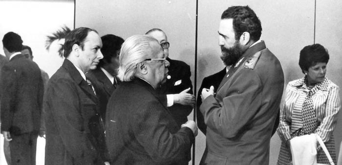 BrooksFaez's tweet photo. «Creo que sin ser  optimista no se puede ser revolucionario, porque las dificultades que  una Revolución tiene que vencer son muy serias. ¡Y hay que ser  optimistas! Un pesimista nunca podría ser revolucionario» #100AñosConFidel @geominsal  #CubaNoSeRinde https://t.co/m3Gt8QeDWg