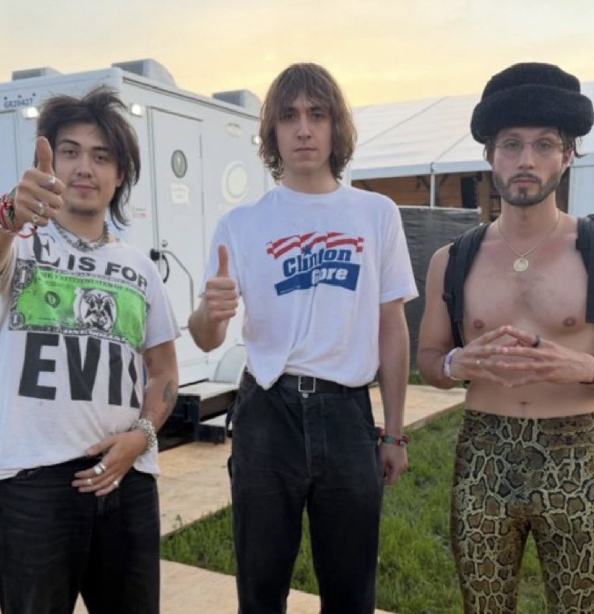 djsupintheclub's tweet photo. when ur cool with everybody 

unfortunately https://t.co/27hVzwnHHY