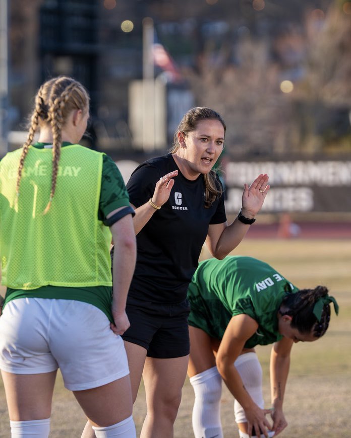 CharlotteWSoc's tweet photo. The first 𝓱𝓪𝓹𝓹𝔂 𝓫𝓲𝓻𝓽𝓱𝓭𝓪𝔂 in the 704 for our newest Assistant Coach, Allison Mack! 🥳 https://t.co/Erpuqw1yzt