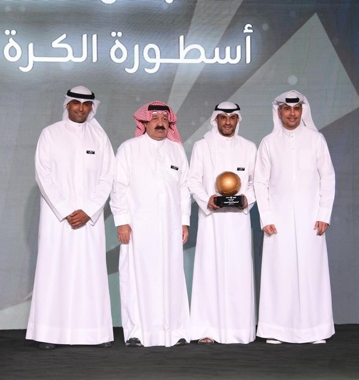 bader_almotawaa's tweet photo. كل الشكر و التقدير لشركة زين على هذا الحفل و التكريم الأكثر من رائع  في ختام الموسم 
و نبارك لجميع الفائزين في الجوائز الفردية
 و نتمنى لهم دوام التوفيق و النجاح في المستقبل 💛 https://t.co/LwkNlCrvdI