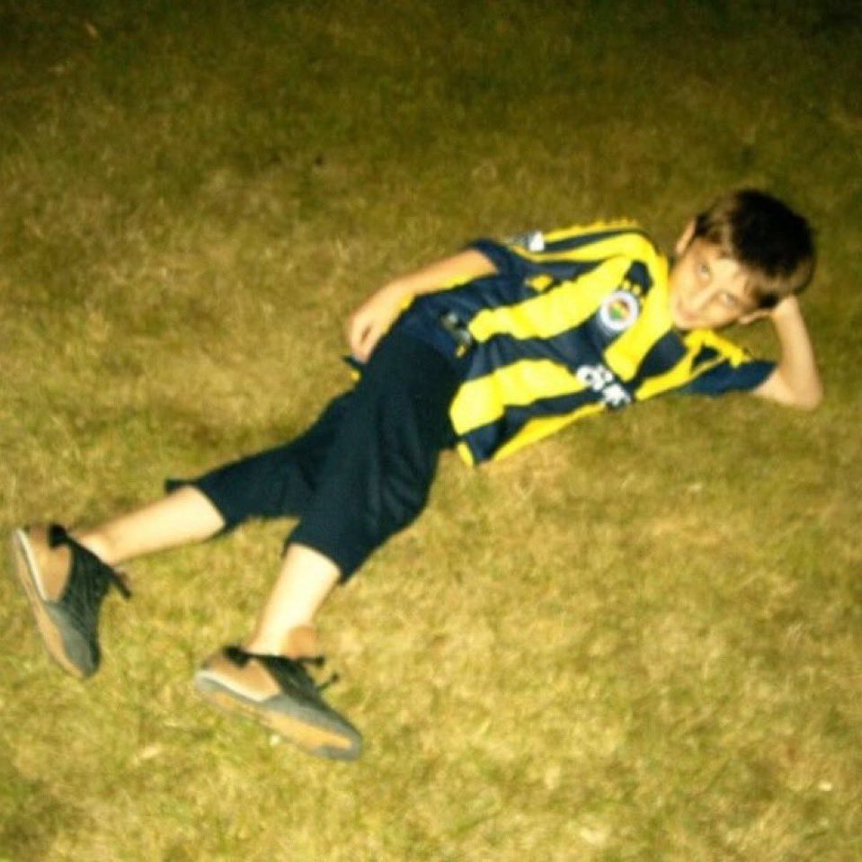 ugur14official's tweet photo. 🚨 SON DAKİKA UEFA'DAN DEV CEZA!

UEFA, "kadro maliyeti kuralını ihlal ettiği" gerekçesi ile Fenerbahçe'ye 7 milyon euro para cezası verdi. (Resmi) UEFA bu cezayı verdi ama TFF ve İbrahim Hacıosmanoğlu üç maymunu oynamaya devam ediyor. Şu cezayı UEFA'dan  Feberbahçe değilde Galatasaray almış olsaydı eğer biz bugün puan silme ve ligden düşürme ihtimallerini konuşuyorduk. Okan Buruk ve öğrencileri adil rekabet ortamının olmadığı çifte standartların hep malum takım lehine olduğu bu ligde 4 sezondur şampiyon oluyorlar.  Soran olursa YAPI var dersiniz süzme oe sizi!