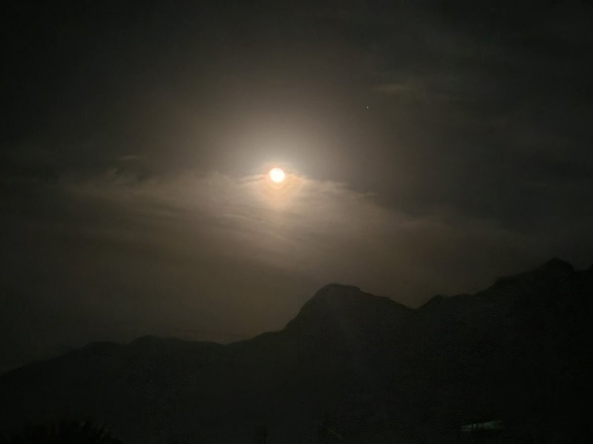 basitkhan1011's tweet photo. Evenings if Gilgit https://t.co/Bmlk90eWYH