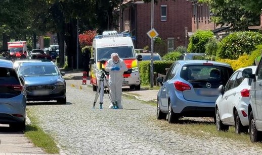 MatthiasHartel's tweet photo. 6 Mitarbeiter des Mutterkindheims in Stade wurden Opfer und man labert was von einer Familientragödie? 

Wann hört diese Scheiße endlich auf? WANN?