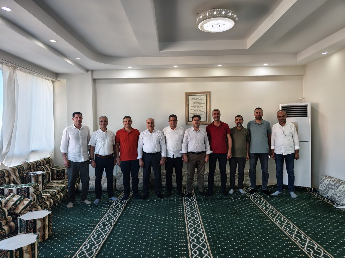 ibrahimcoskun63's tweet photo. Siverek teşkilatımızla bir araya gelerek hasbihal ettik,istişarelerde bulunduk ve yol haritamızı değerlendirdik.
Güçlü teşkilatlar,güçlü yarınların teminatıdır.Birlik ve beraberlik ruhuyla,azim ve kararlılıkla yürümeye devam ediyoruz.
Sahadayız,hedeflerimize emin adımlarla ileri. https://t.co/kggdZ5qAQ7