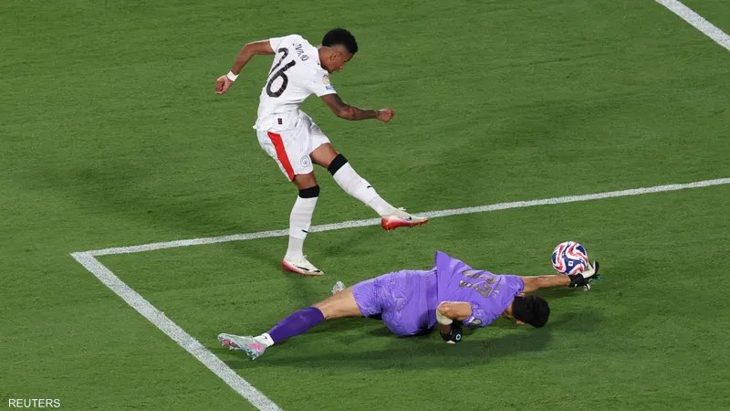 Hfc_c19's tweet photo. بونو ملك التصديات الغريبة والعجيبة والمختلفة 😨😨 https://t.co/Bo9IFlZdt4