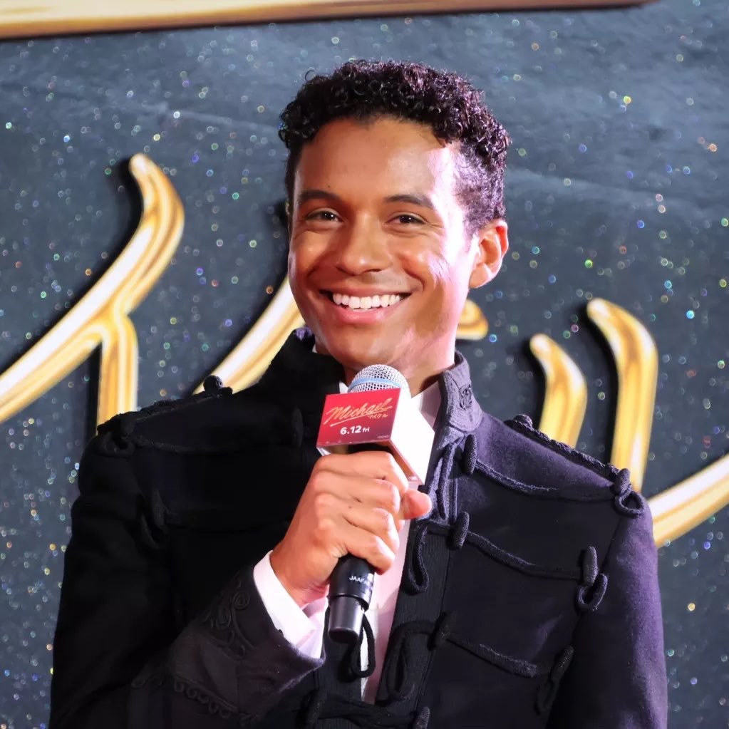 cheechawon07's tweet photo. @TheAstraAwards @JaafarJackson @Lionsgate @michaelmovie Congratulations @JaafarJackson! You've done it! Your uncle is very proud of you. https://t.co/NlIRZpooFI