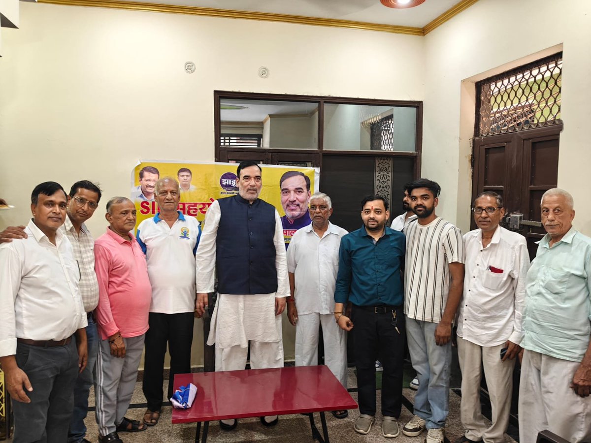 AapKaGopalRai's tweet photo. बाबरपुर विधानसभा में वार्ड नंबर 236 कर्दमपुरी के बाबरपुर स्कूल के अंतर्गत श्री जय प्रकाश जी के घर पर 'SIR सहयोग केंद्र' का किया शुभारंभ। https://t.co/jgfyn0EP9V
