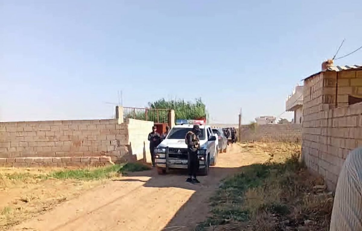 RojavaGundem4's tweet photo. 📍Efrin

Til A'ran ve Til Hasel'de 10 Kürt genci, uydurma suçlamalarla "Amşad ve Hamza" çete grupları tarafından  esir alındı.

https://t.co/40HcqKMRm0 https://t.co/5SsfmCDWys