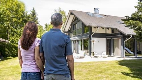 wstindies's tweet photo. Homeowners took out equity at the highest first-quarter levels since 2021, according to a new report from Intercontinental Exchange. https://t.co/NhrazPXg6M https://t.co/ABtIFA1SOP
