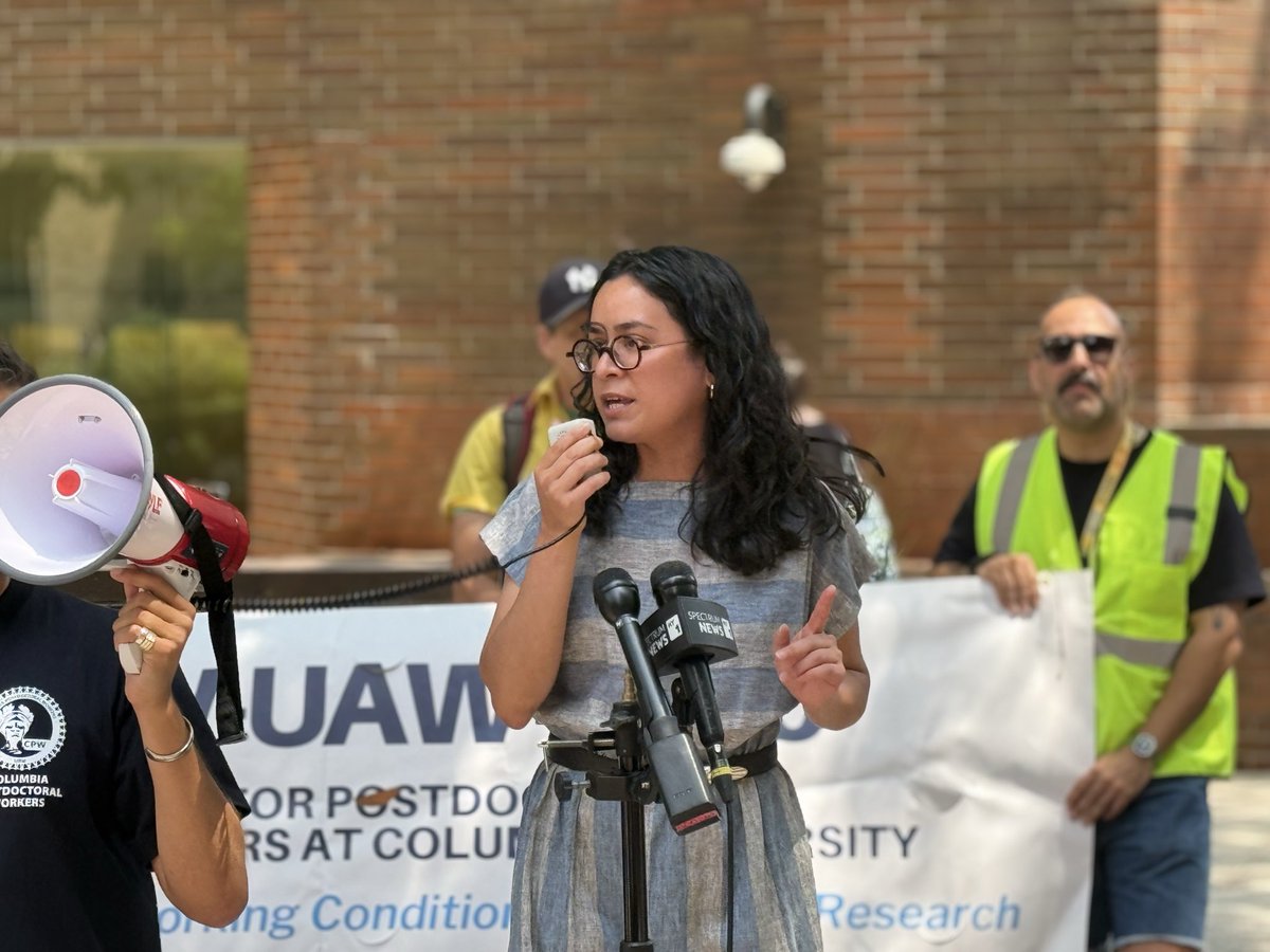 cayla_bam's tweet photo. Claire Valdez, Brad Lander and Darializa Avila Chevalier are appearing together for the first time since their primary wins to rally w/ Columbia University postdocs in contract negotiations. 
Their contract expires tonight. https://t.co/ZWdbV8OASX