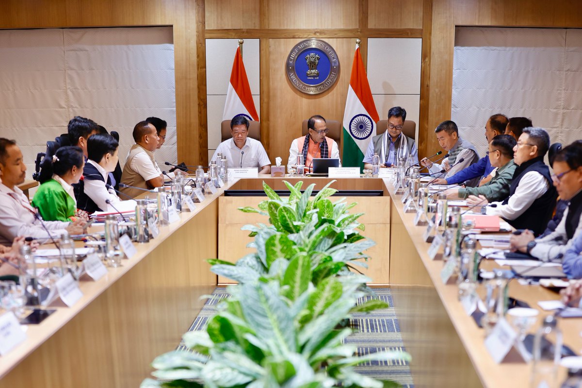 RijijuOffice's tweet photo. Hon’ble Union Minister of Parliamentary Affairs & Minority Affairs Shri @KirenRijiju ji attended the review meeting with senior officers of the Government of Arunachal Pradesh at the Chief Minister's Office, Secretariat, Itanagar, along with Hon’ble Union Minister Shri @ChouhanShivraj ji, Hon’ble CM of Arunachal Pradesh Shri @PemaKhanduBJP ji, Ministers of the Government of Arunachal Pradesh, MLAs, officials of @NDRFHQ, the SDRF, & other senior officials to review the flood situation & ongoing relief, restoration & rehabilitation efforts.