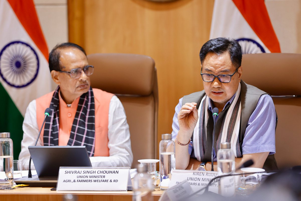 RijijuOffice's tweet photo. Hon’ble Union Minister of Parliamentary Affairs & Minority Affairs Shri @KirenRijiju ji attended the review meeting with senior officers of the Government of Arunachal Pradesh at the Chief Minister's Office, Secretariat, Itanagar, along with Hon’ble Union Minister Shri @ChouhanShivraj ji, Hon’ble CM of Arunachal Pradesh Shri @PemaKhanduBJP ji, Ministers of the Government of Arunachal Pradesh, MLAs, officials of @NDRFHQ, the SDRF, & other senior officials to review the flood situation & ongoing relief, restoration & rehabilitation efforts.