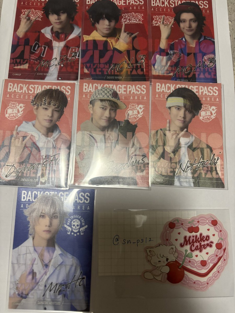 sn_ps12's tweet photo. 【交換 譲渡】ヒプステ E-DINER コラボ カフェ ステッカー 購入特典 ダミチケ

（譲）一郎✩、二郎、三郎、甚八、正宗、道四郎、左馬刻✩、理鶯

（求）銃兎 ＞ 定価+送料
ダミチケは3:1も可

郵送での交換優先、検索からでもお気軽にお声掛けください https://t.co/0yVtjL0eWe