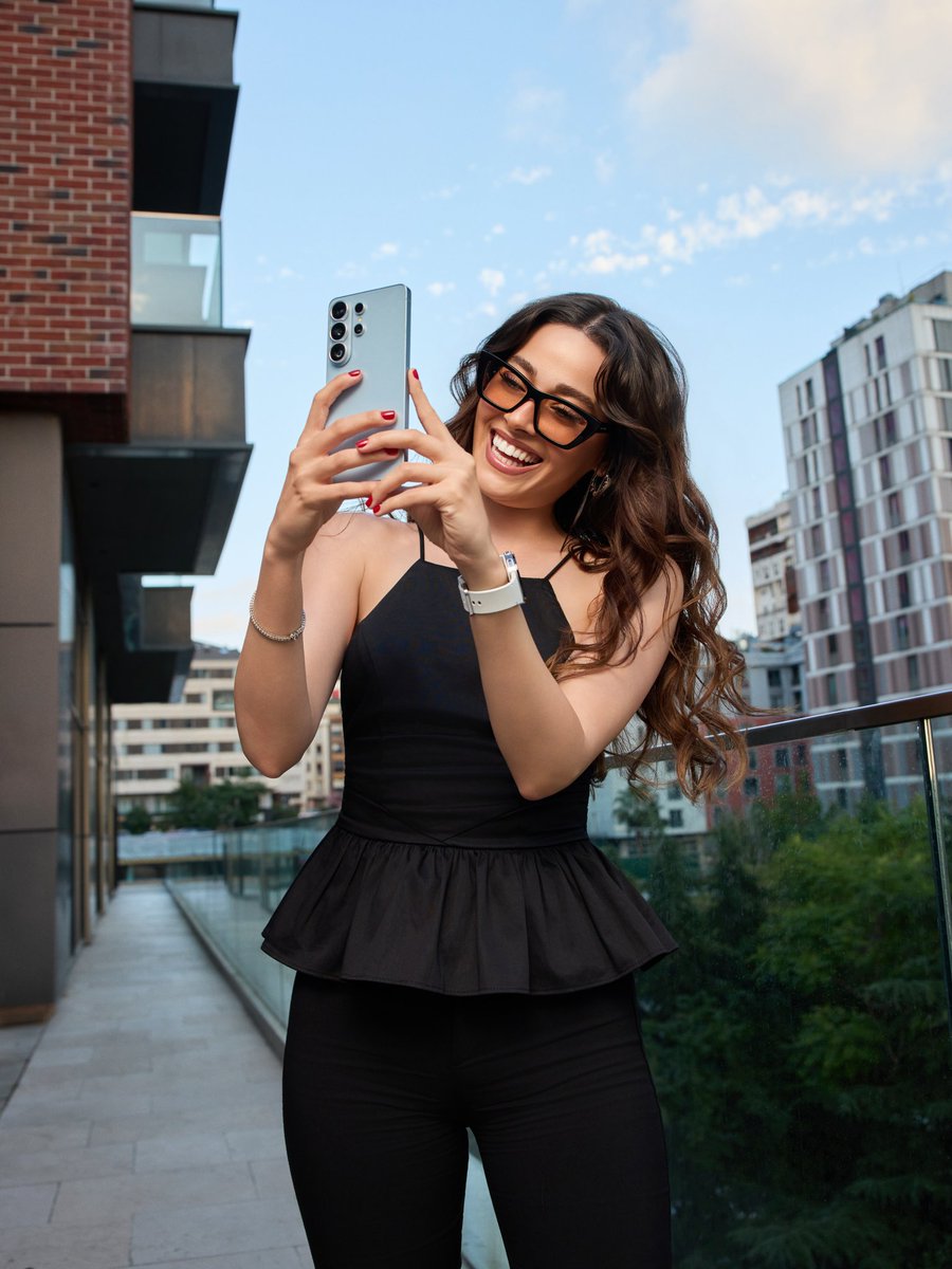 SiteSimayES's tweet photo. 📸| @/simaybarlass • IG Post
“Cada momento tiene una historia… ✨ Gracias al #GalaxyS26Ultra, los momentos se transforman en historias que puedes compartir con todos gracias a la nueva función #AirDrop. @/samsungturkiye #TeamGalaxy #colaboración”
#SimayBarlas https://t.co/RhiKFCmMyd