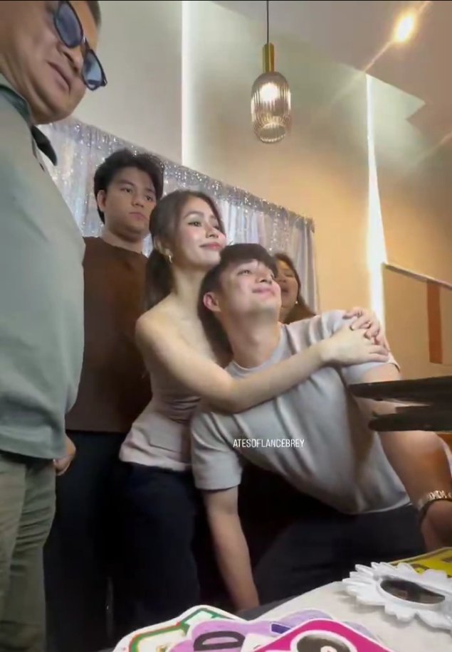 asawanilance's tweet photo. FAMILY CARAAN:>>> https://t.co/BAqKawXzKu
