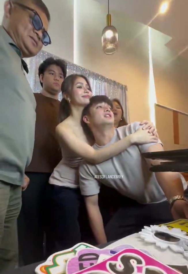 asawanilance's tweet photo. FAMILY CARAAN:>>> https://t.co/BAqKawXzKu