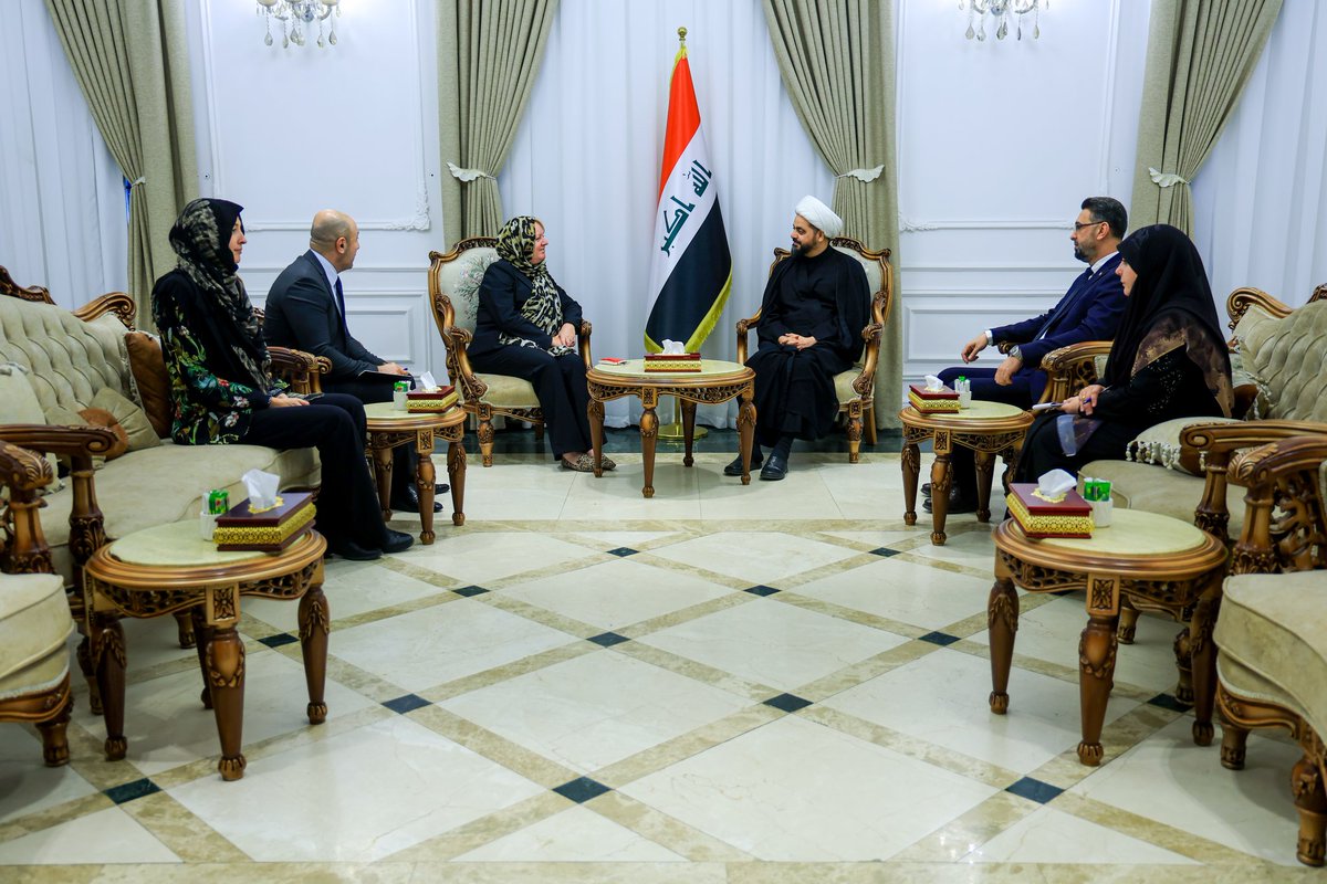 khazalimedia's tweet photo. استقبل سماحة الشيخ قيس الخزعلي، اليوم، سعادة سفيرة مملكة هولندا لدى العراق السيدة جانيت ألبيردا، وبحث معها العلاقات الثنائية وسبل تعزيز التعاون المشترك في المجالات الدبلوماسية والاقتصادية، إضافة إلى دعم جهود الاستقرار والتنمية في العراق والمنطقة. https://t.co/kutaA1eYc3