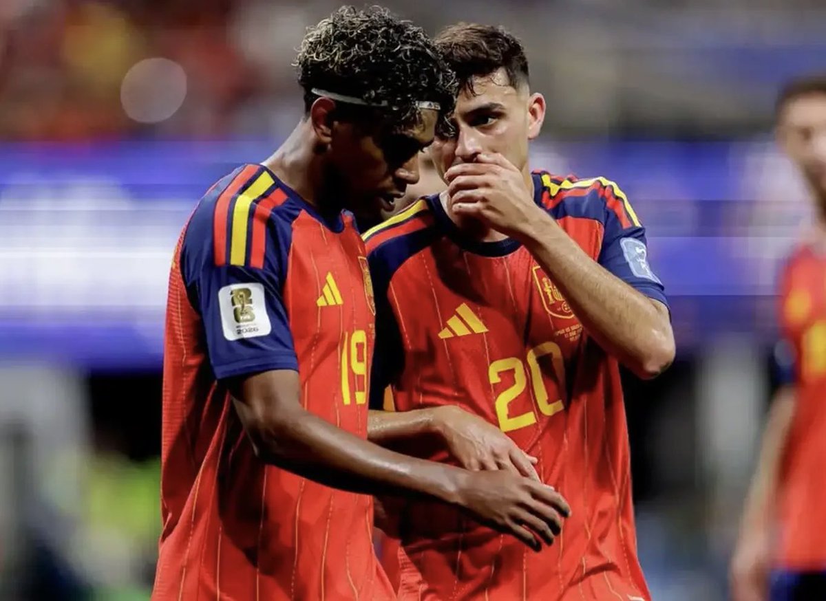 BarcaTimes's tweet photo. 🚨🎙️| Lamine Yamal: “I’ll tell you about one situation. One day, when I was injured, Hansi told me about the game at Getafe. The fans applauded Pedri, and he said to me: ‘See? This should happen to you too.’ Then he added: ‘But of course, when you score, you celebrate in front of their fans…’ 

I told him honestly: ‘Do you really think that if I scored and only celebrated with my teammates, they still wouldn’t boo me? We’re not the same.’” #fcblive 👀😂
