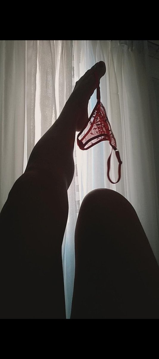 NadiaFindom99's tweet photo. Toooo hot here. Need some tributes to cool myself... Payday today dont be afraid to send extra € my dear subbies and Piggies https://t.co/CnCaWe9qEF
