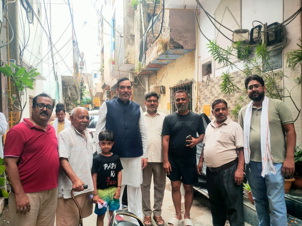 AapKaGopalRai's tweet photo. बाबरपुर विधानसभा में वार्ड नंबर 236 कर्दमपुरी के अलका पब्लिक स्कूल,ईस्ट बाबरपुर के अंतर्गत श्री विशाल रोहतगी जी के घर पर 'SIR सहयोग केंद्र' का किया शुभारंभ। https://t.co/HGjCVRk7xe