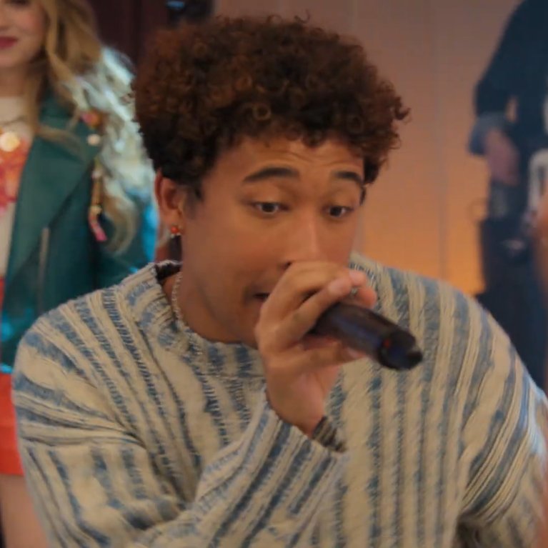 salbutwlw's tweet photo. QUE HACE ADRIAN LYLES EN SOY LUNA?!?!?!?!? ESTUVO EN ARGENTINA Y NO ME ENTERÉ???? https://t.co/eR3QbzOdSB