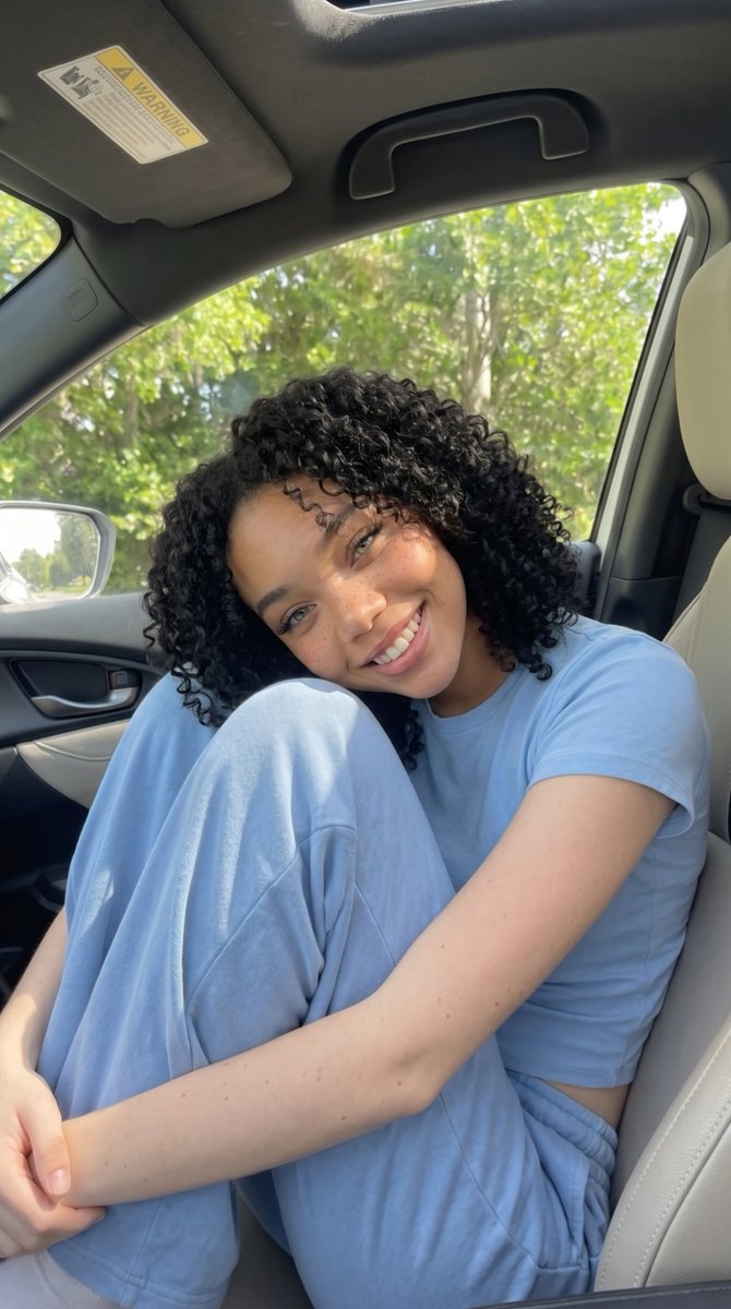 jadeblissly's tweet photo. if you knew i was trans, would u still call me pretty? 🏳️‍⚧️ #trans https://t.co/wafRurgG8Z