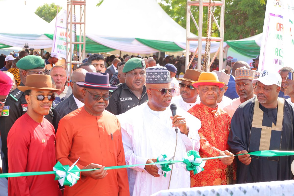 cpsfcta's tweet photo. PRESIDENT TINUBU COMMISSIONS 13 KM RURAL ROAD  IN KWALI

...Reaffirms commitment to bridging development gaps between rural communities and urban centres https://t.co/Wge34yHopv