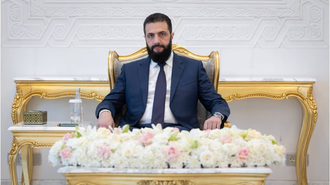 yazan_sofan's tweet photo. الرئيس أحمد الشرع يبحث مع وزير الداخلية التركي مصطفى تشيفتشي في قصر الشعب بدمشق سبل تعزيز التنسيق الأمني وتبادل الخبرات لمواجهة التحديات المشتركة بحضور وزير الداخلية أنس خطاب.   #رئاسة_الجمهورية_العربية_السورية
#سوريا #تركيا #العلاقات_السورية_التركية https://t.co/1cPm5OYqFs