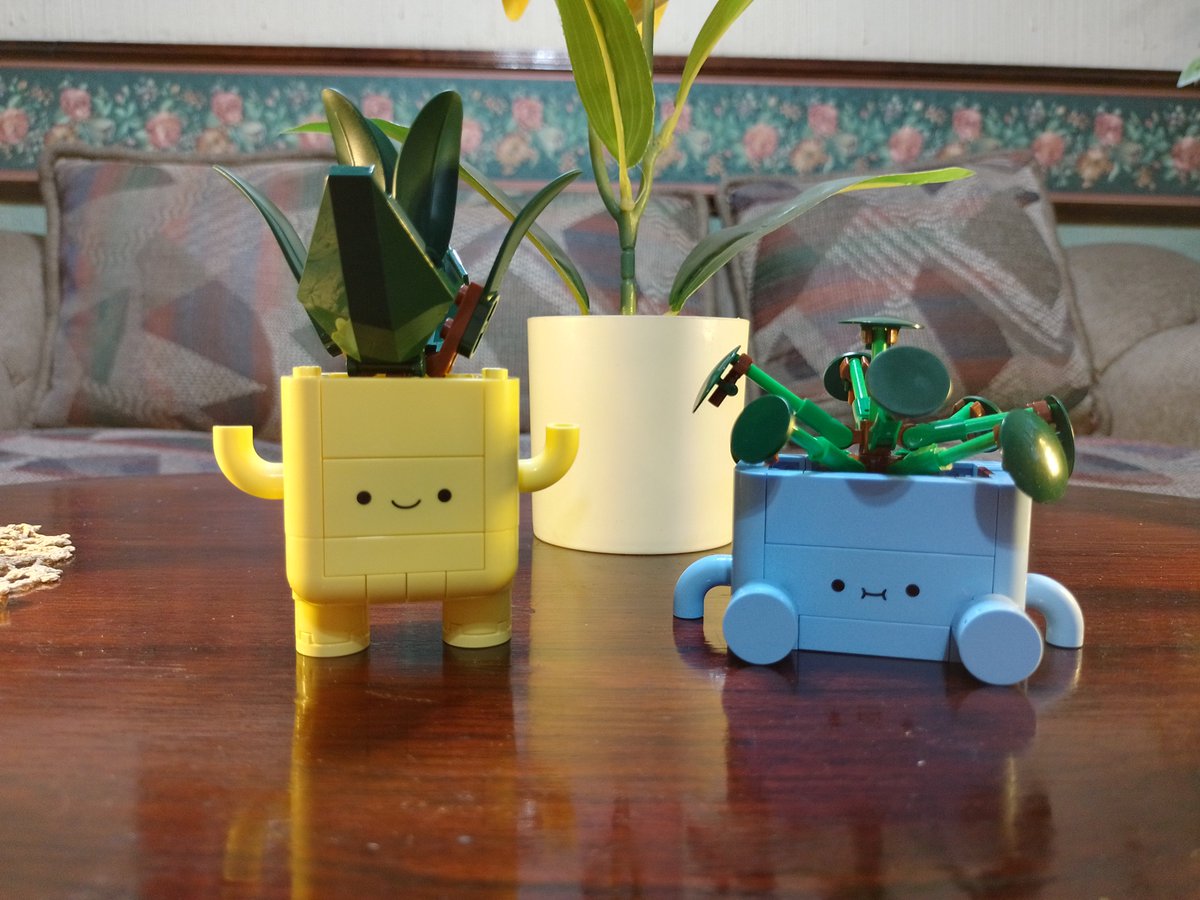 Fay_Zero's tweet photo. Lego happy plants https://t.co/LxBEZITfXp