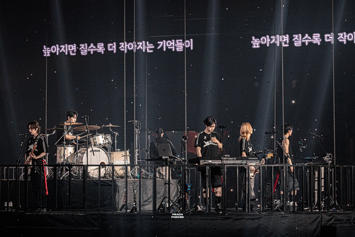 peachforced's tweet photo. 260628 The Xcape  

높아지면 질수록 더 작아지는 기억들이

#XdinaryHeroes #엑스디너리히어로즈 https://t.co/8r5f2QpYcH