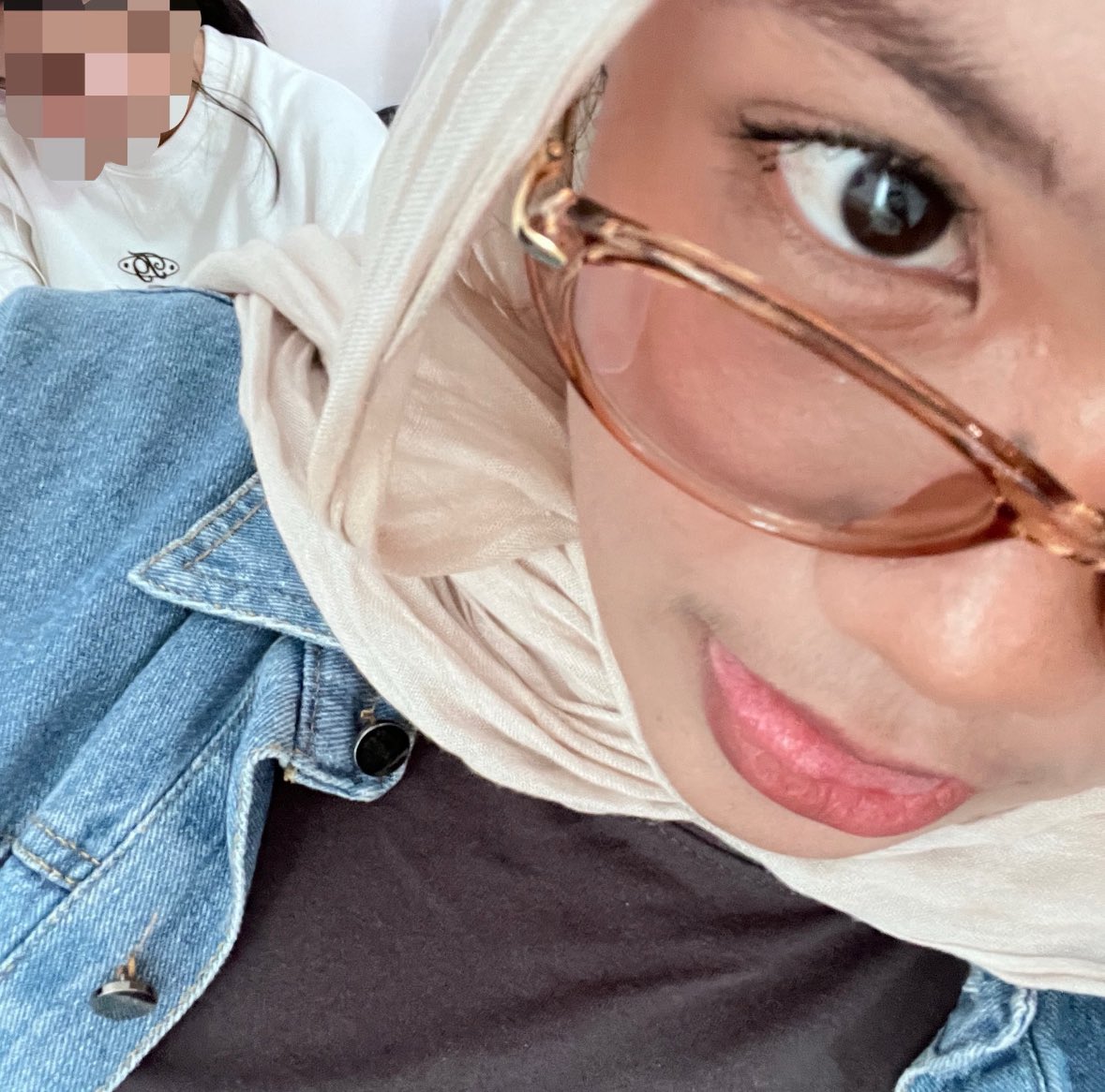 lavendr2nr's tweet photo. Pov : naik bas pakai jacket + makeup 💄 memang hangat 😭 https://t.co/oDAtxuk0CS